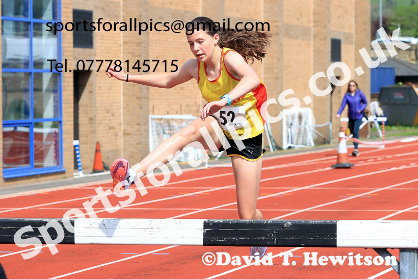 Steeplechase, 2026 Elswick Harriers Event, Wentworth, Hexham. Photo: David T. Hewitson/Sports for All Pics